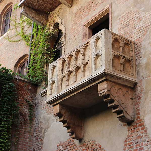 Romeo-and-Juliet-Balcony